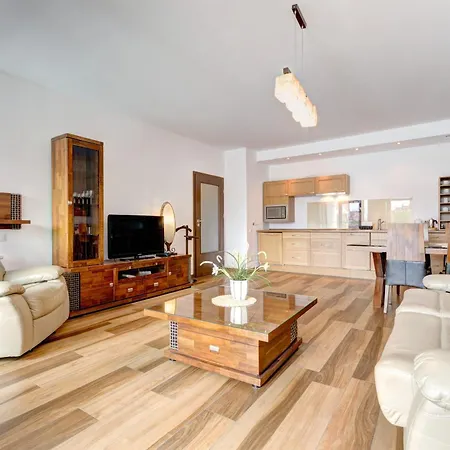 Apartment Modern Dom & House In With Pool And Gym *