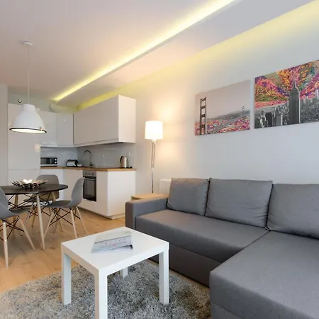 Modern In With Pool And Gym By Renters 3*