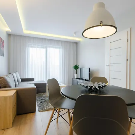 Apartment Modern Dom & House In With Pool And Gym