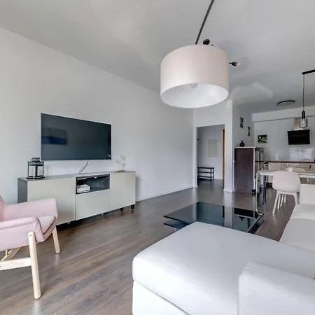 Modern Dom & House In With Pool And Gym *