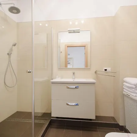 Modern Dom & House In With Pool And Gym Apartment *
