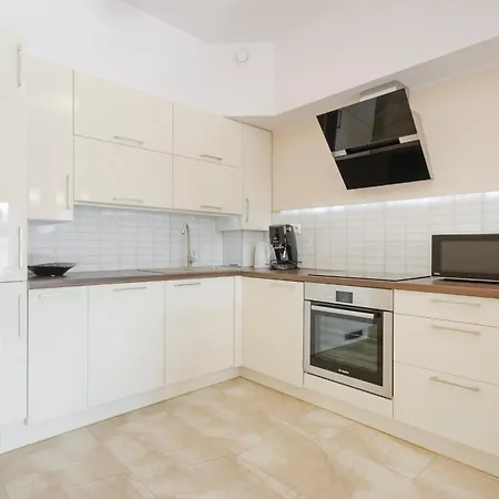 Modern In With Pool And Gym By Renters 3*