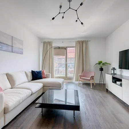 Modern Dom & House In With Pool And Gym Apartment