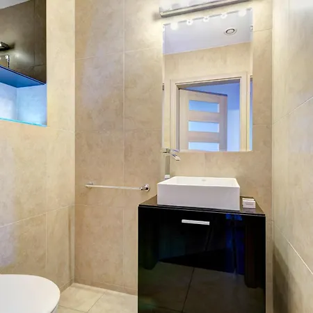 Lejlighedshotel Modern Dom & House In With Pool And Gym