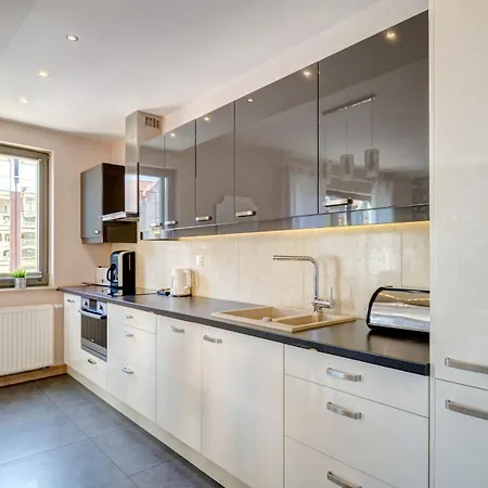 Modern Dom & House In With Pool And Gym