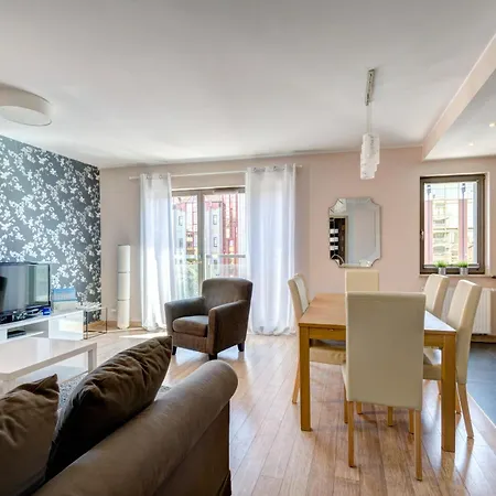 Modern In With Pool And Gym By Renters 3*