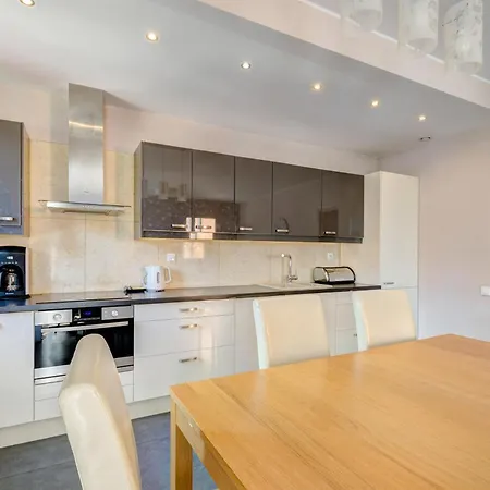 Modern Dom & House In With Pool And Gym