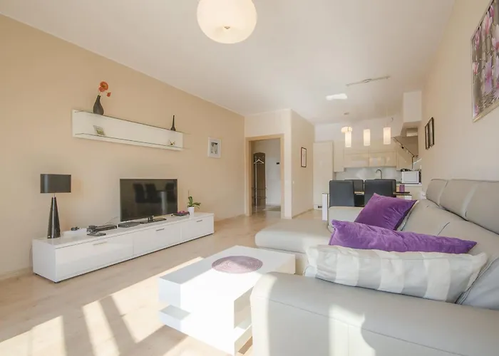 מלון דירות Modern Dom & House In With Pool And Gym 3*