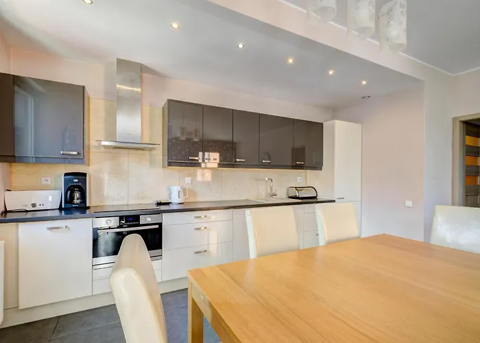 Modern Dom & House In With Pool And Gym