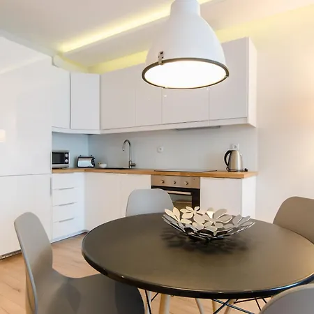 Modern In With Pool And Gym By Renters