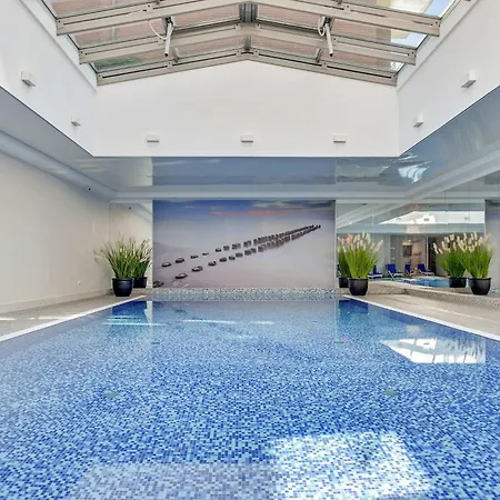 Modern Dom & House In With Pool And Gym Gdańsk