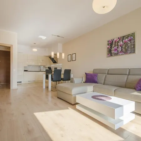 Aparthotel Modern Dom & House In With Pool And Gym